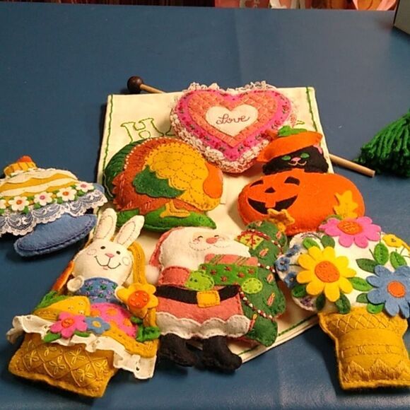 Holiday Calendar Handmade Embroidered Felt/Stuffed Holiday Wall Hanging - Picture 4 of 9